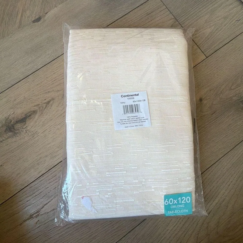 Continental 105556 Ivory Oblong Tablecloth 60x120 inches Brand new in