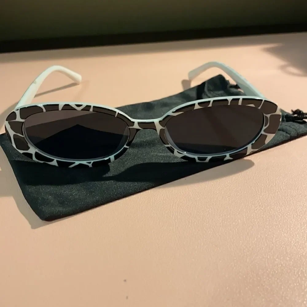 Oval Small Vintage animal print Tinted Lens