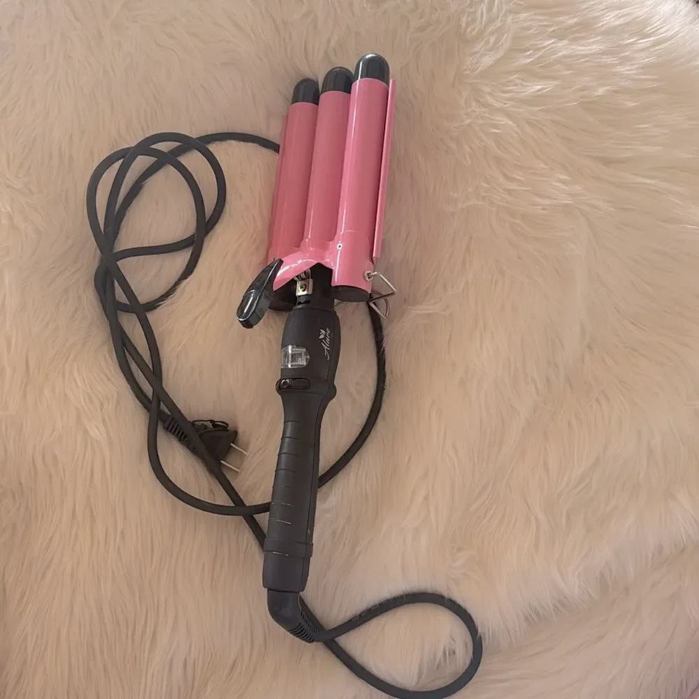 N/A pink hair