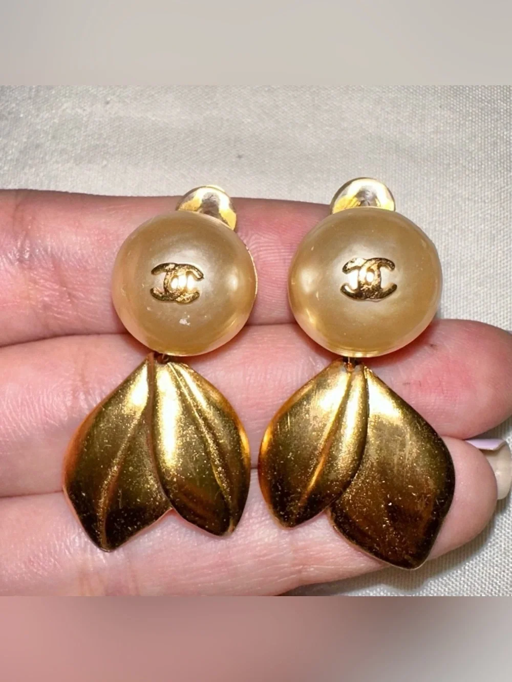CHANEL vintage pearl