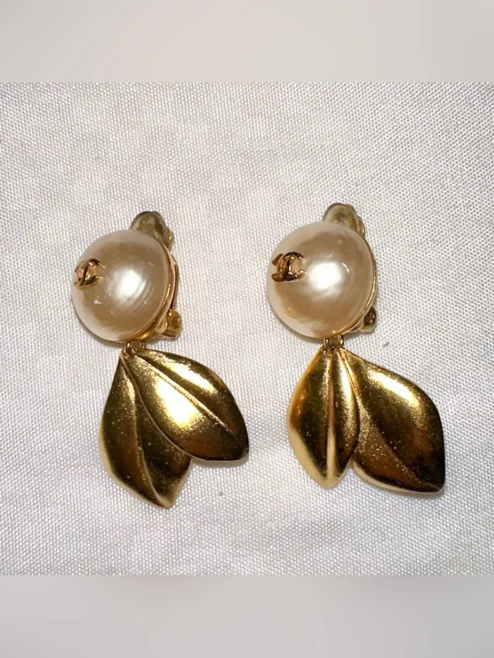 CHANEL vintage pearl
