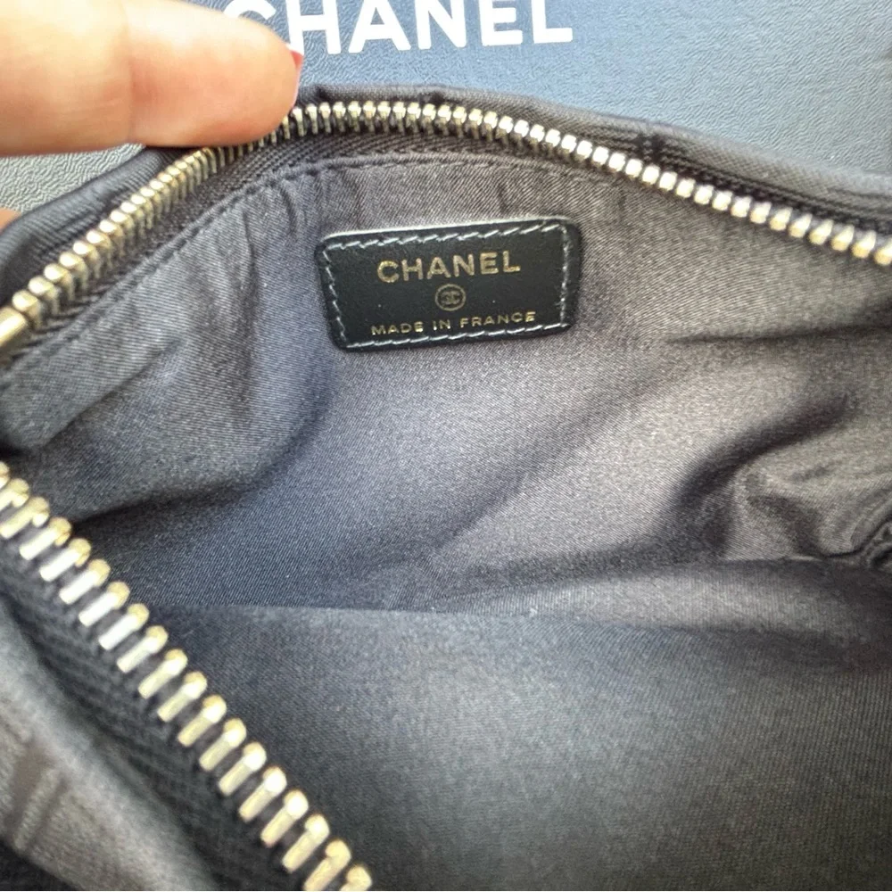 CHANEL 19cm material