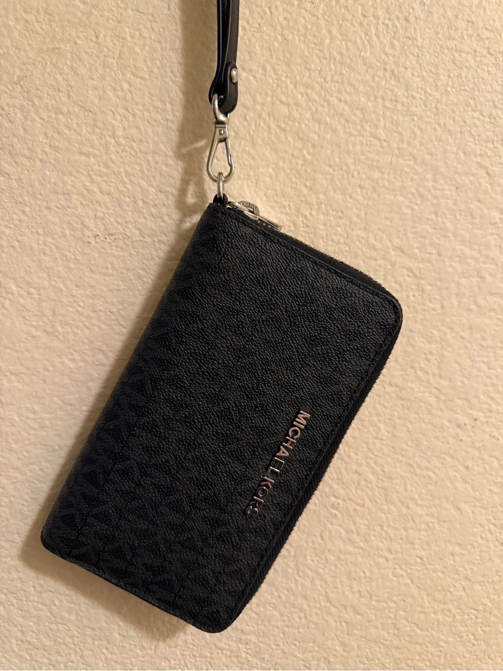 New MICHAEL KORS Black Leather Zip Wristlet Full Size Wallet