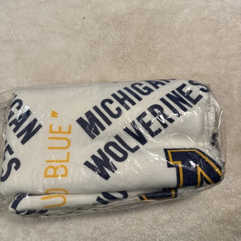 Unversity Club Blanket new package