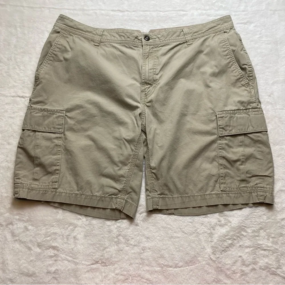 The North Face Khaki Rip Stop Cargo Shorts Size 40