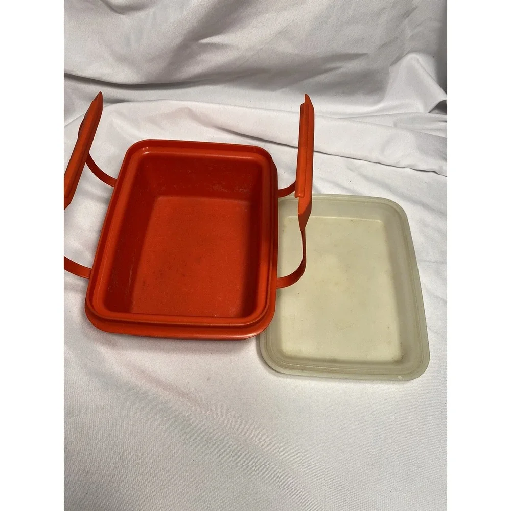 Tupperware vintage red