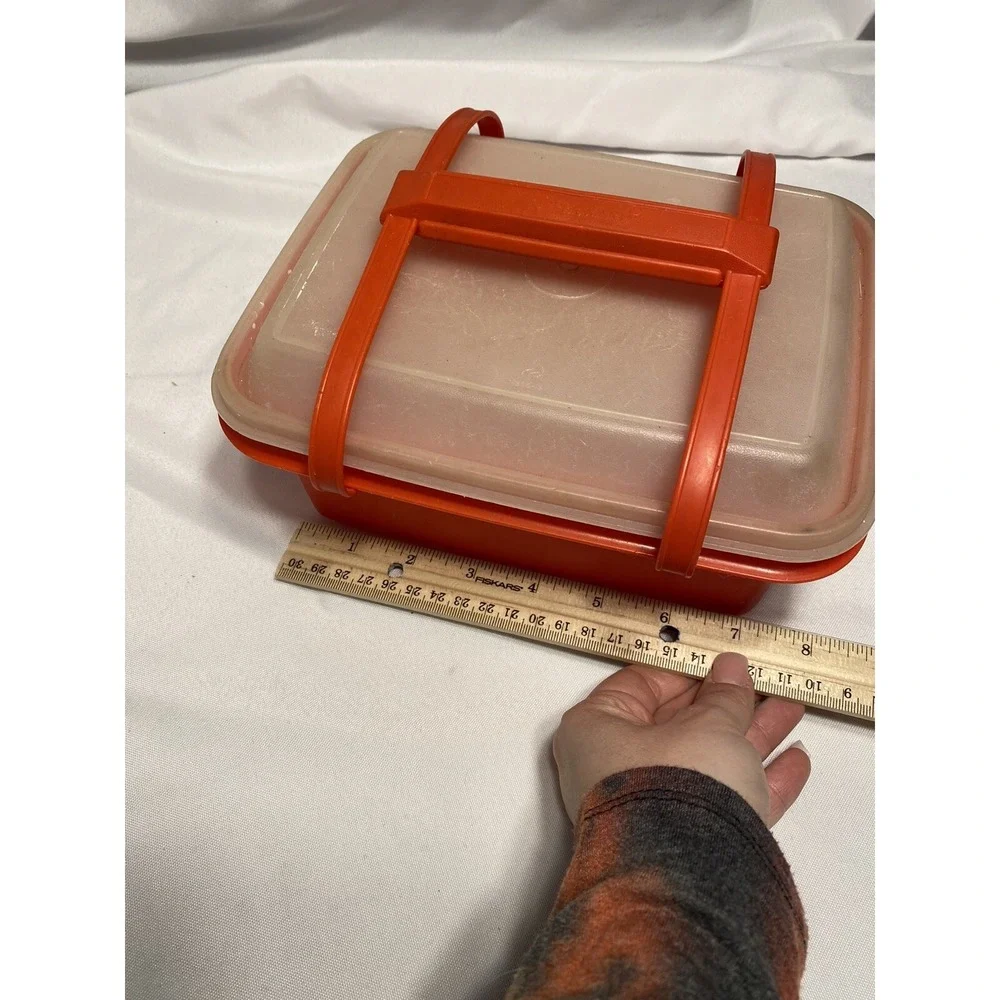 Tupperware vintage red