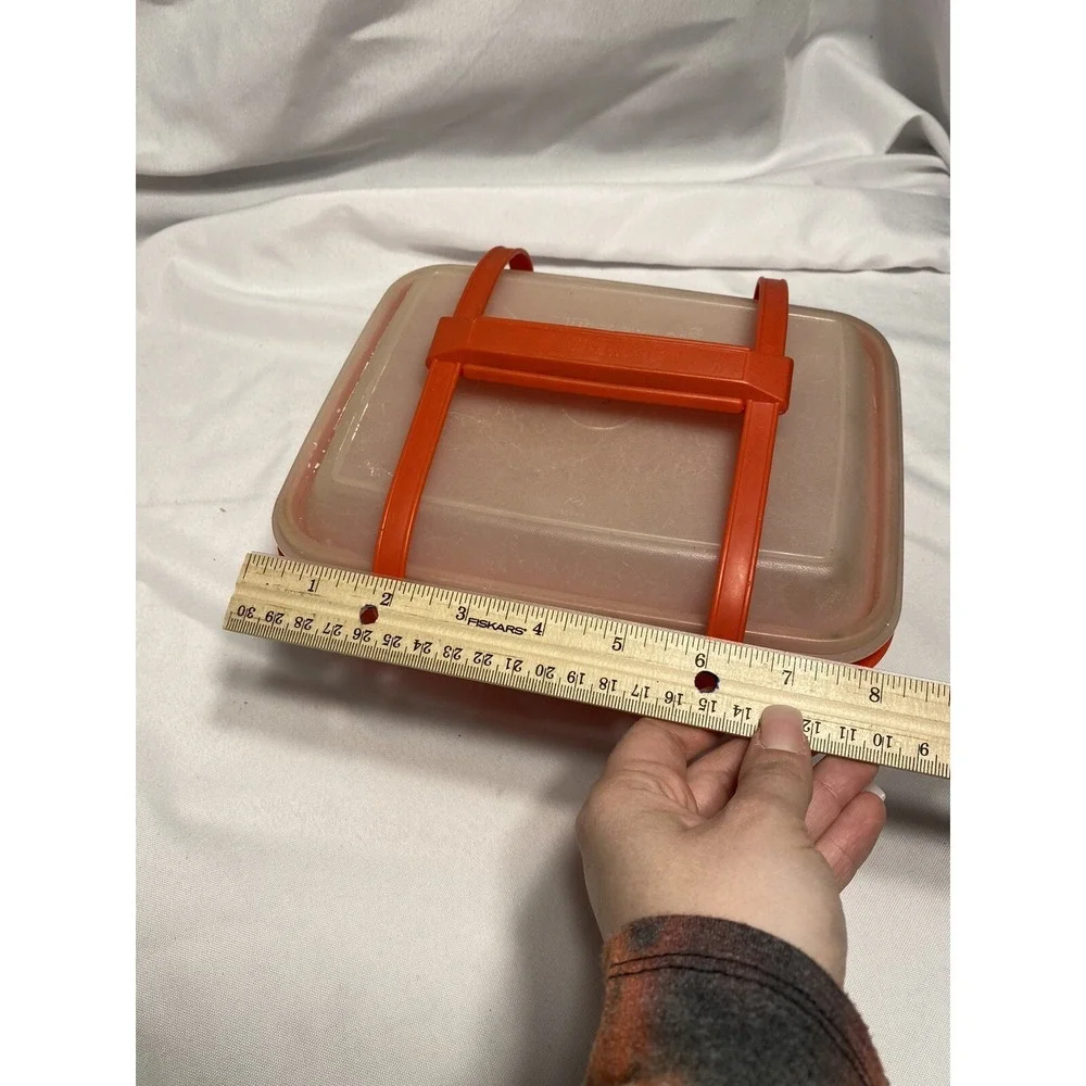 Tupperware vintage red