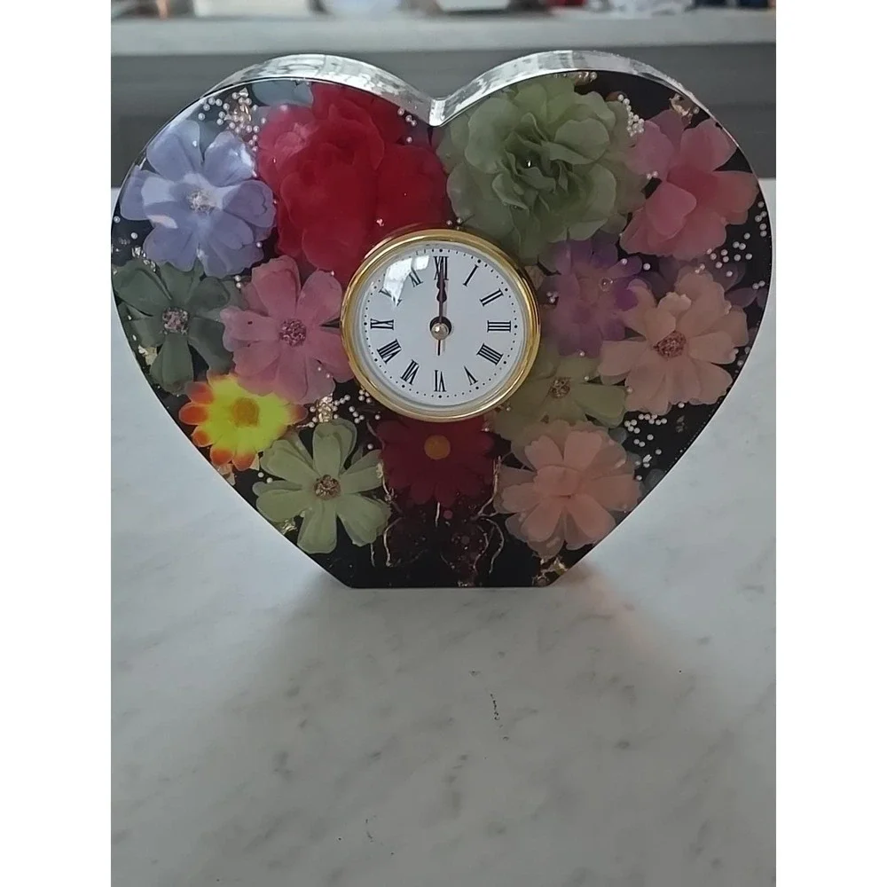 Handmade Resin Desk Mantle Heart Clock‎ Big 2 Inches Thick Flowers Pearls 734
