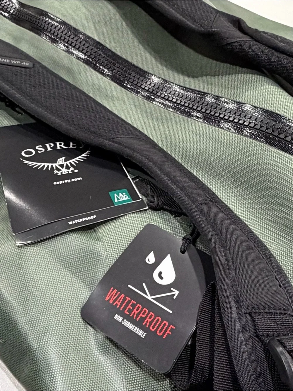 Osprey Arcane Waterproof Duffle 40 Pine Leaf Green NWT Waterproof Mesh Pocket