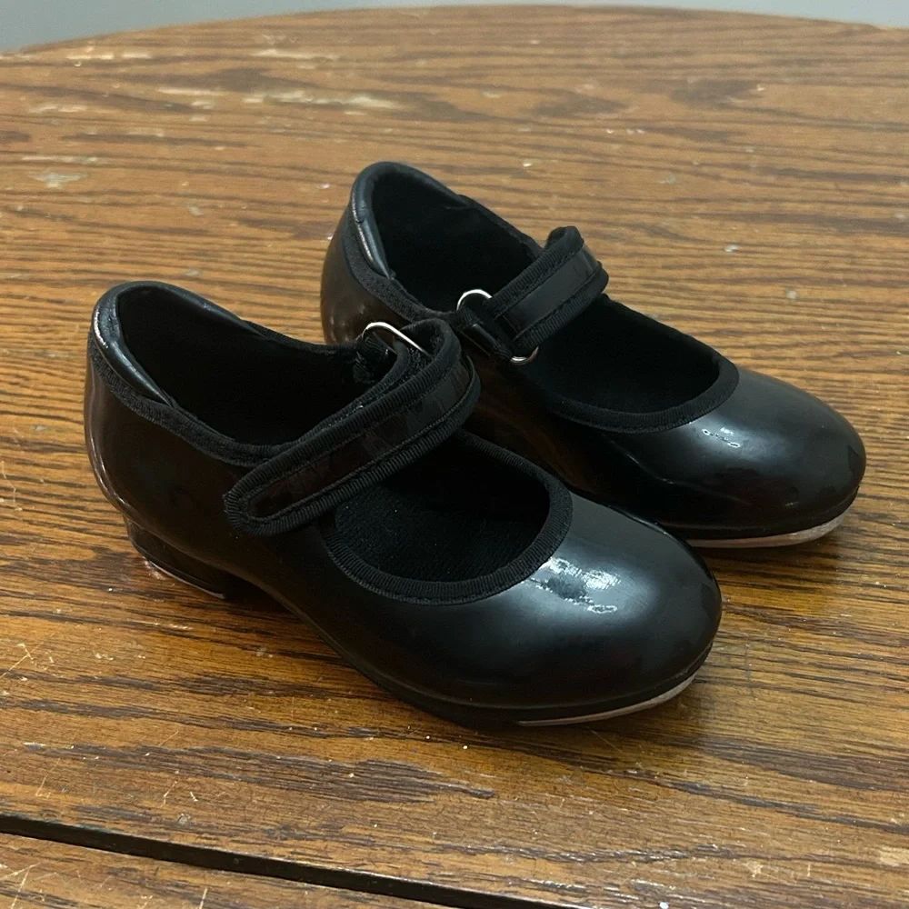 Patent leather‎ tap shoes