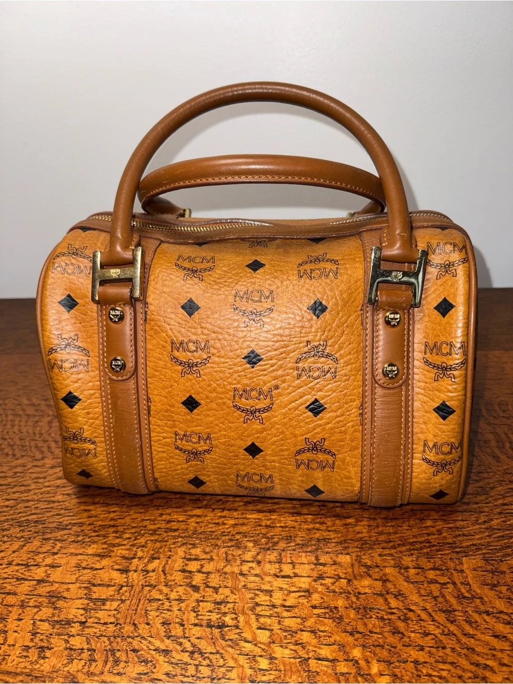 MCM cognac visetos