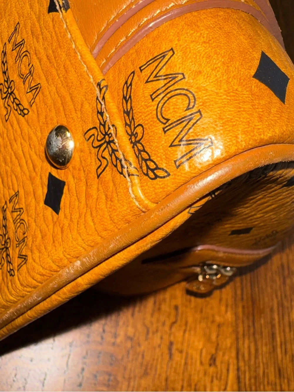 MCM cognac visetos