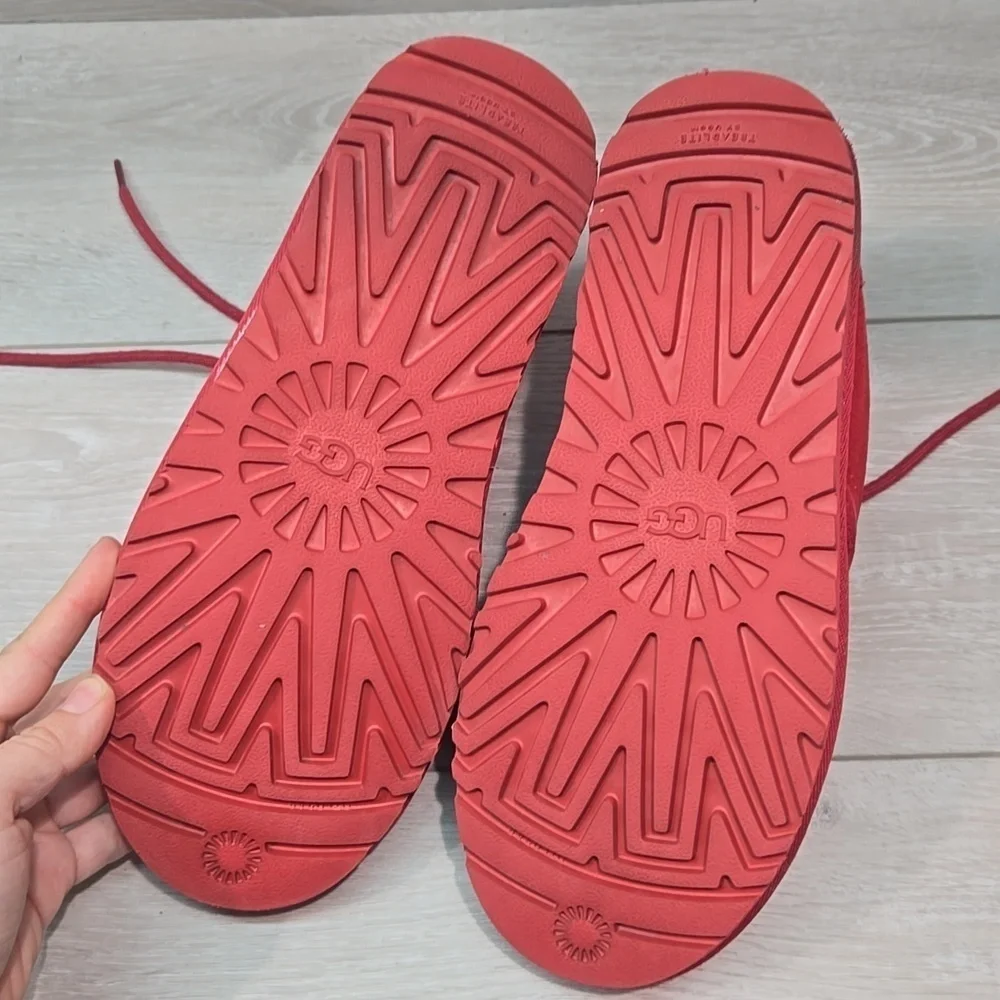 UGG one string