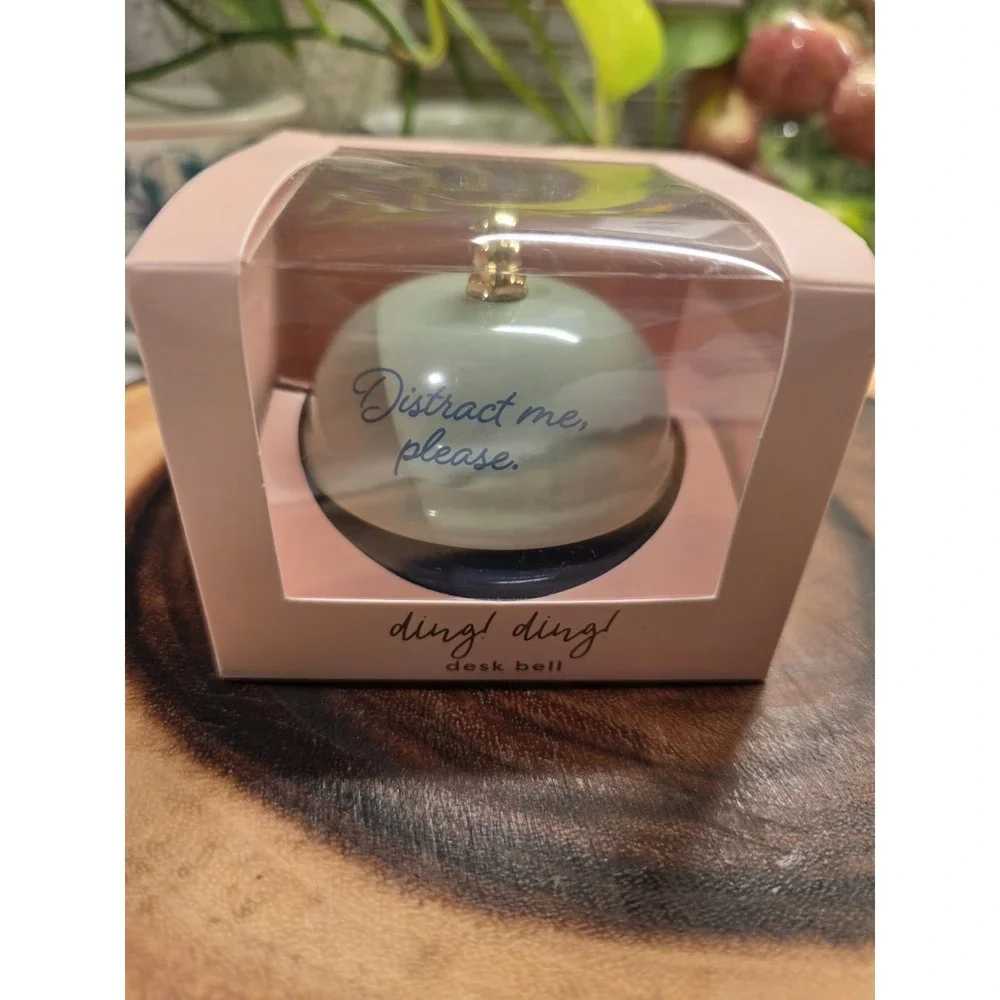 Carven decor round