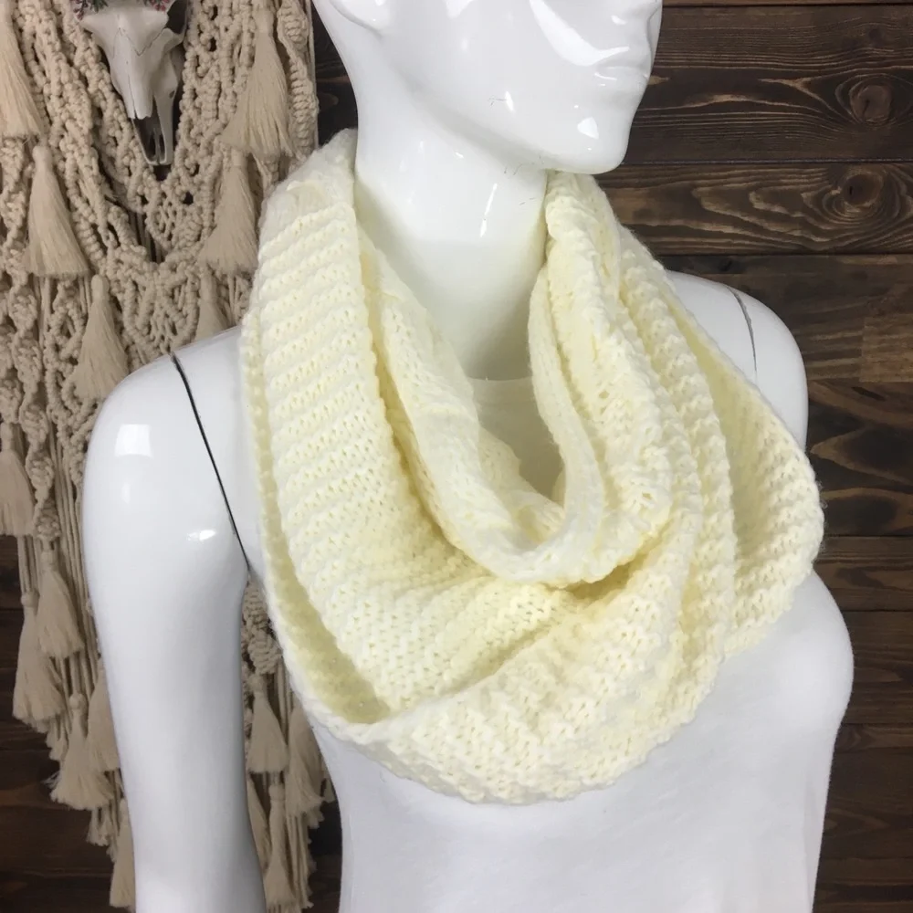 Magellan Outdoors | Knitted Infinity‎ Scarf Cream