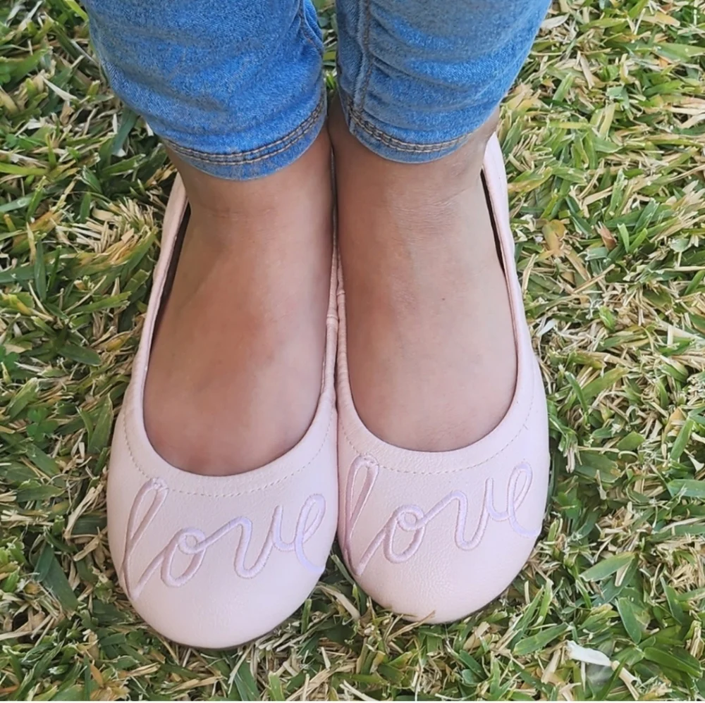 NIB Pink Embroidered LOVE Ballet Flats By Ellen Degeneres 5 Big Girls