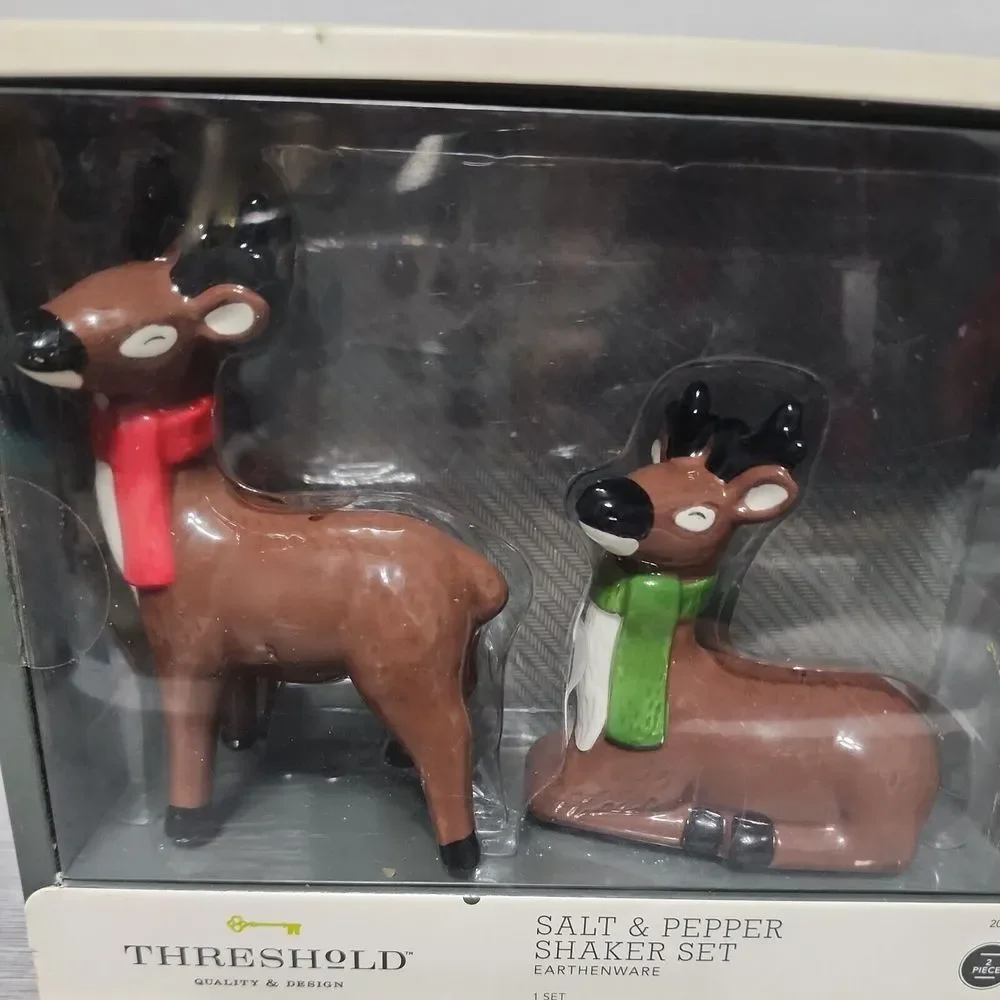 Threshold reindeer red