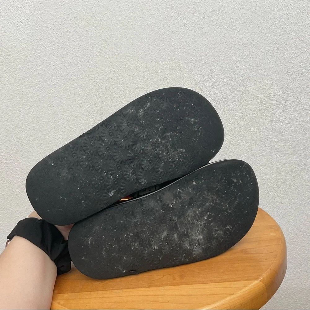 UGG size zuma