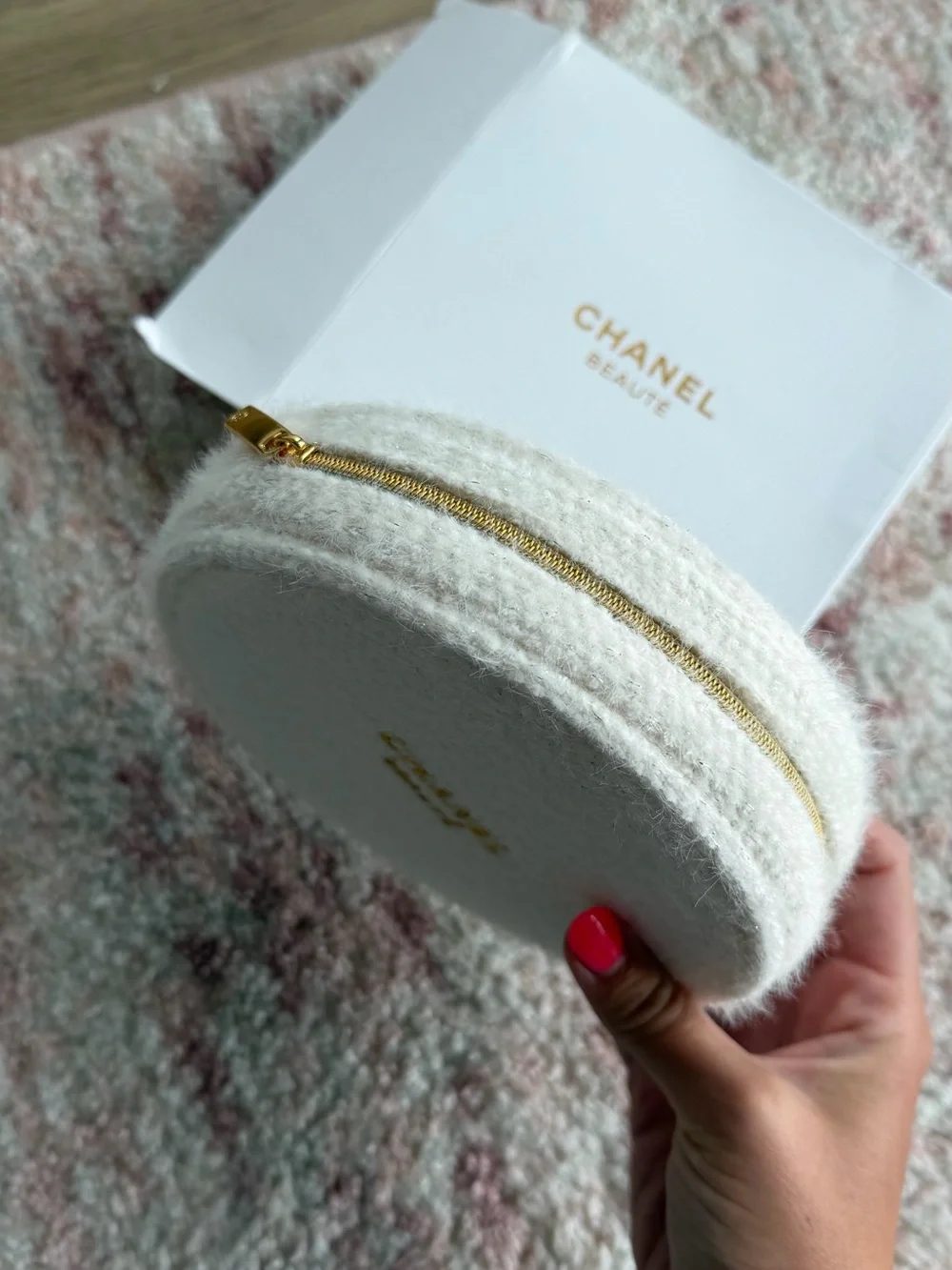 CHANEL beauté white