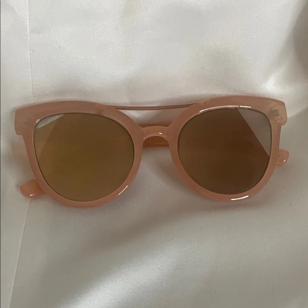 Jessica Simpson stylish round