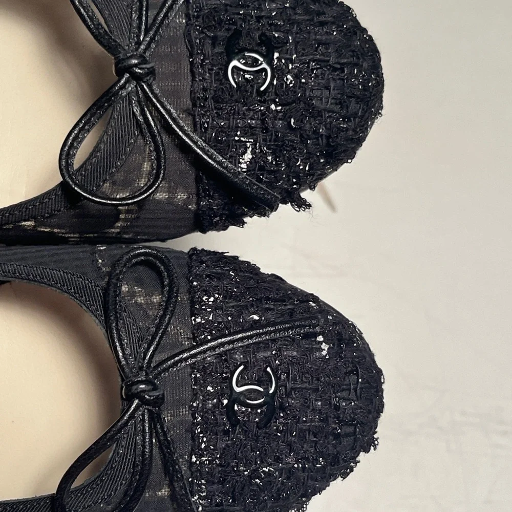 CHANEL stylish flats