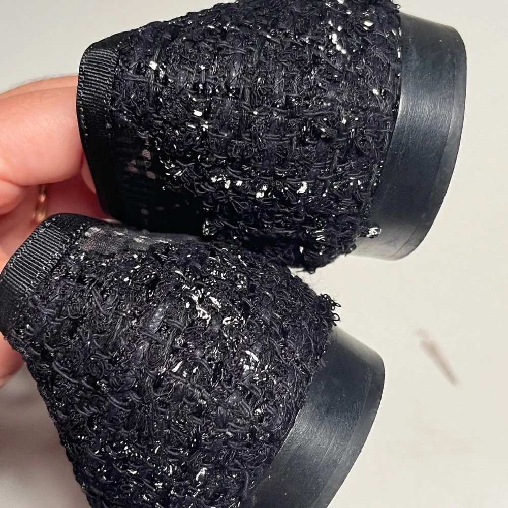 CHANEL stylish flats