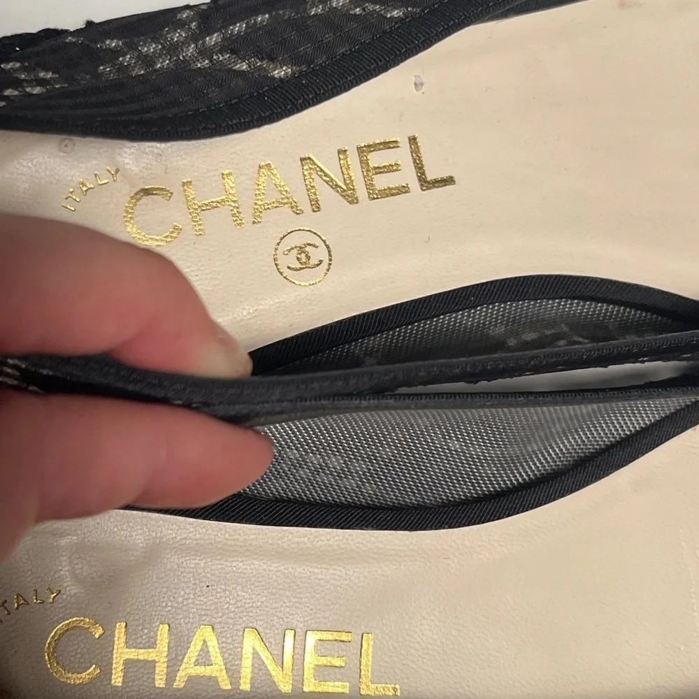CHANEL stylish flats