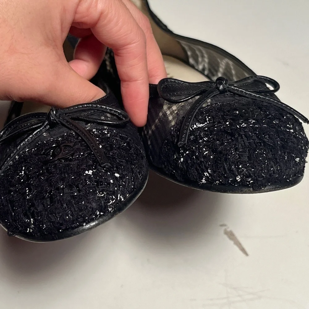 CHANEL stylish flats