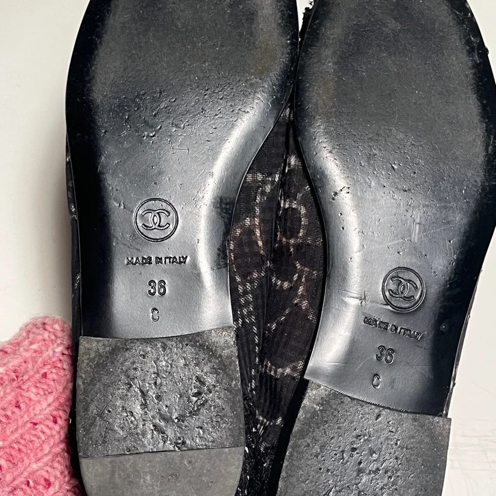 CHANEL stylish flats