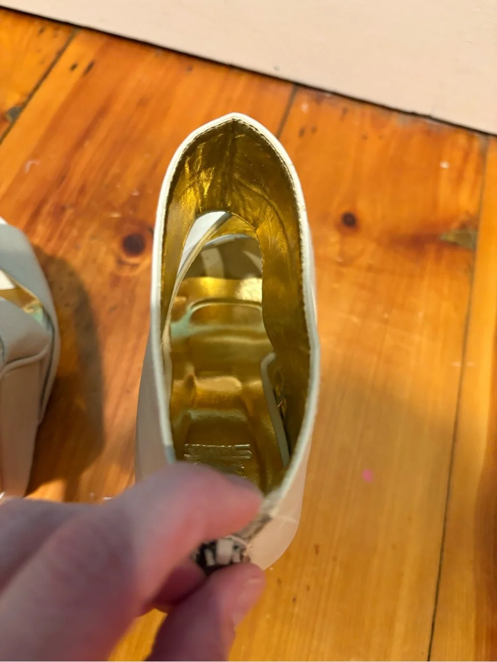 N/A cream wedge