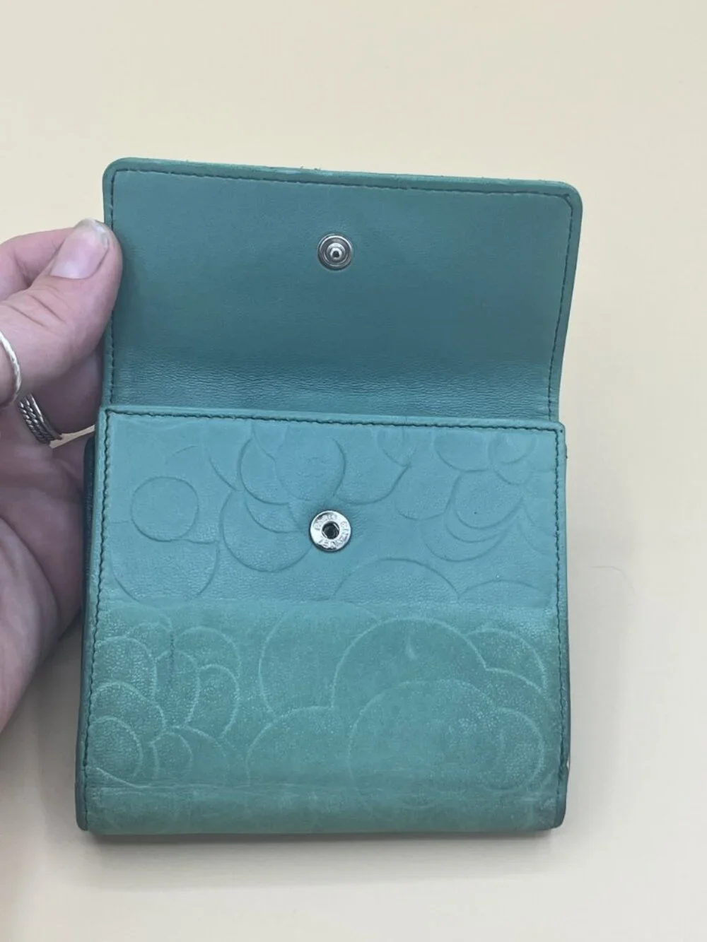 CHANEL authentic compact