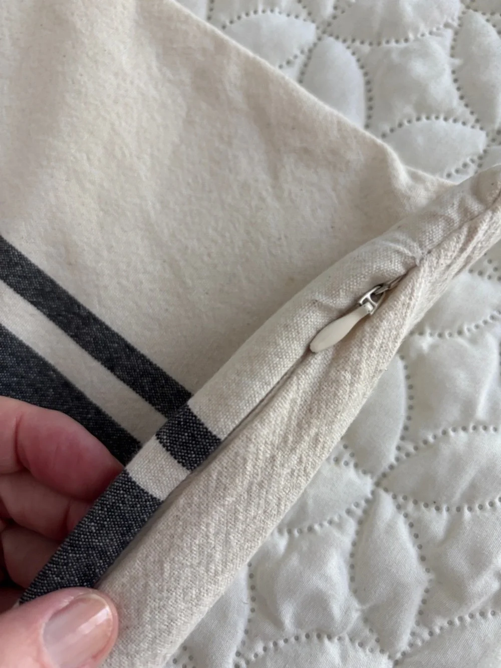 Unbranded stripes cover soft