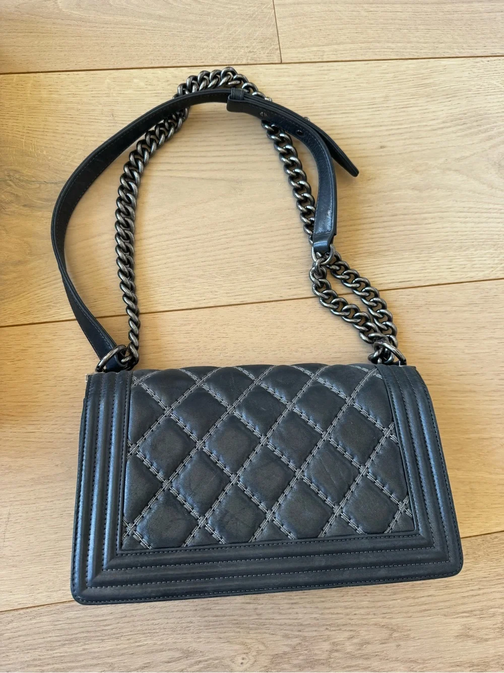 CHANEL quilting effortlessly that