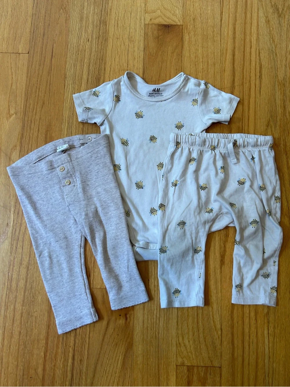 H&M baby bundle cream and bee print