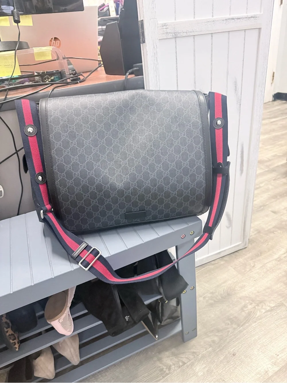 Gucci classic messenger