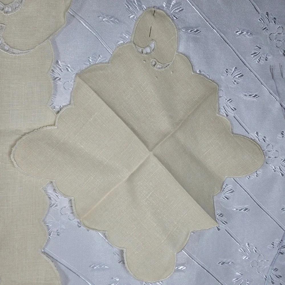 N/A vintage linen