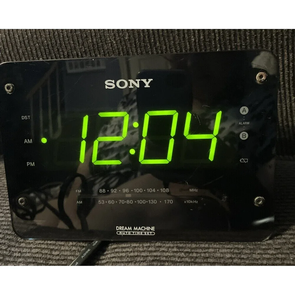 SONY DREAM MACHINE FM/AM CLOCK RADIO ICF-C414 TESTED/B/87