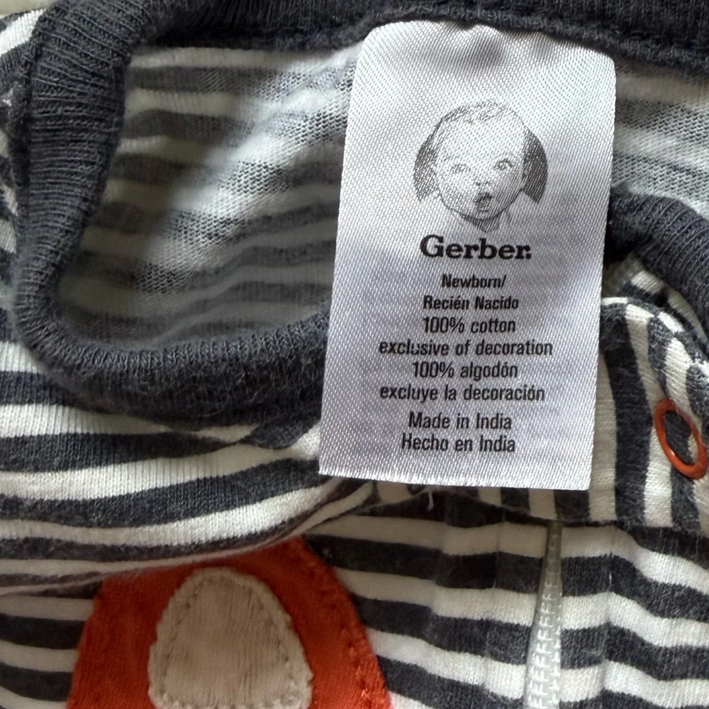 Gerber|Baby gender neutral Black & White Striped Fox long sleeve footies•Novelty