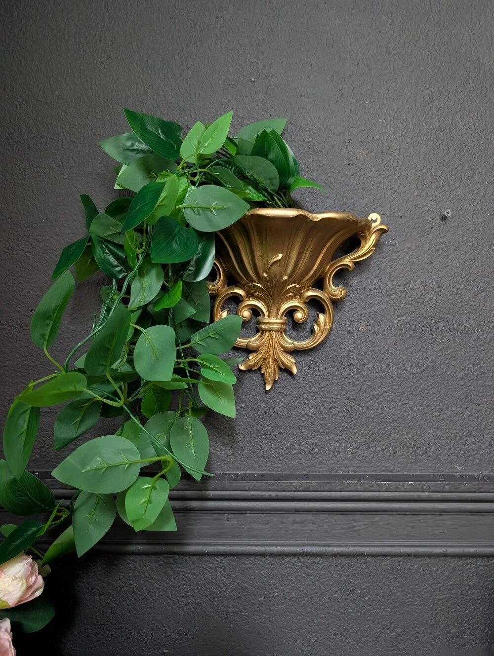 Vintage Gold Syroco Hollywood Regency/MCM Pocket Planter Sconce Wall decor 7.5