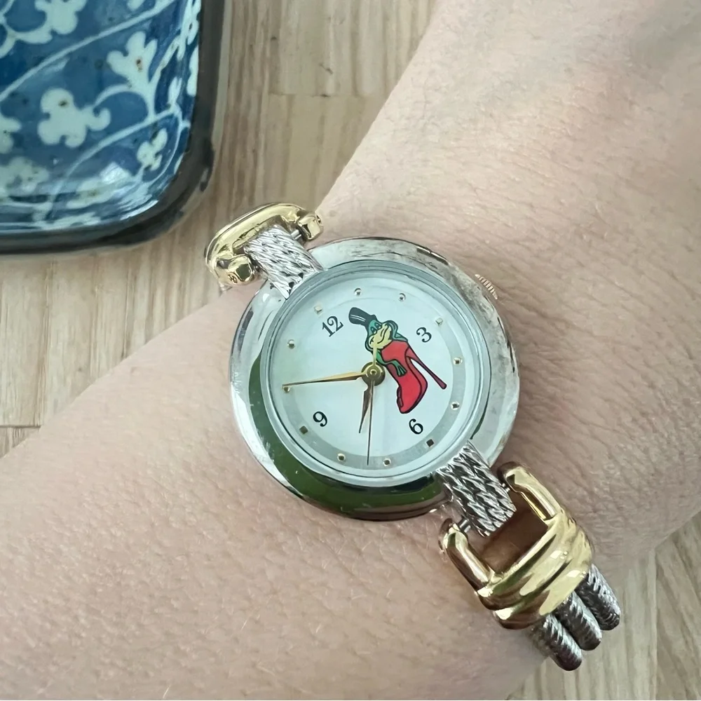 Fossil brand warner