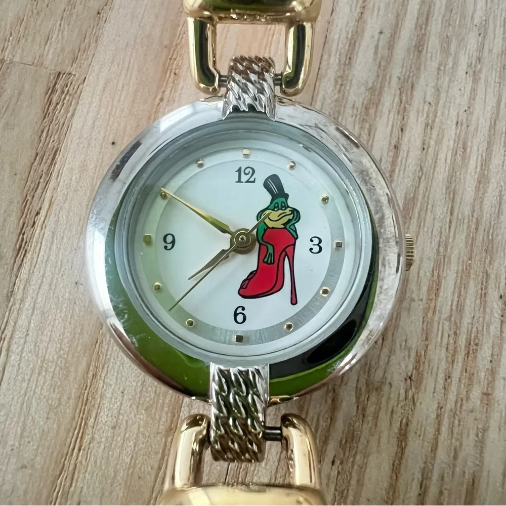 Fossil brand warner