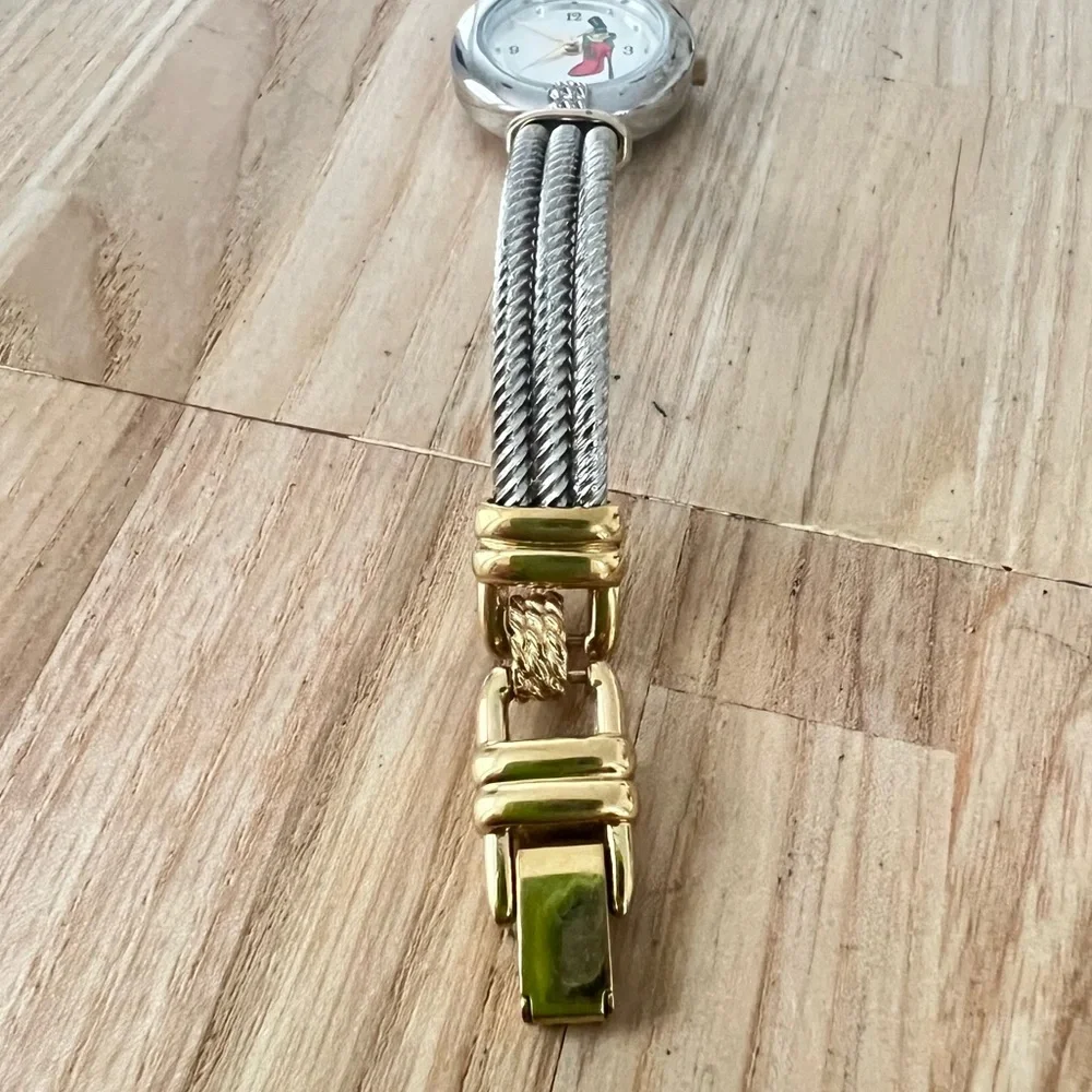Fossil brand warner