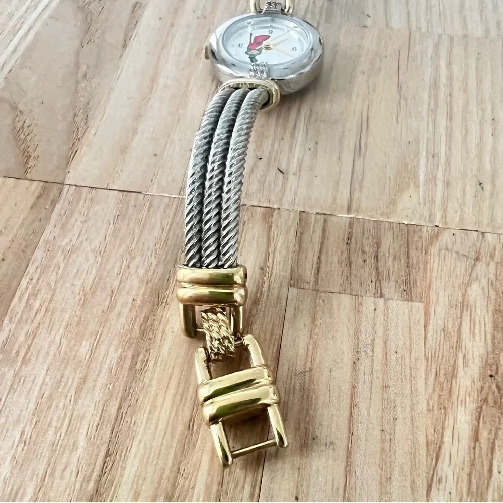 Fossil brand warner