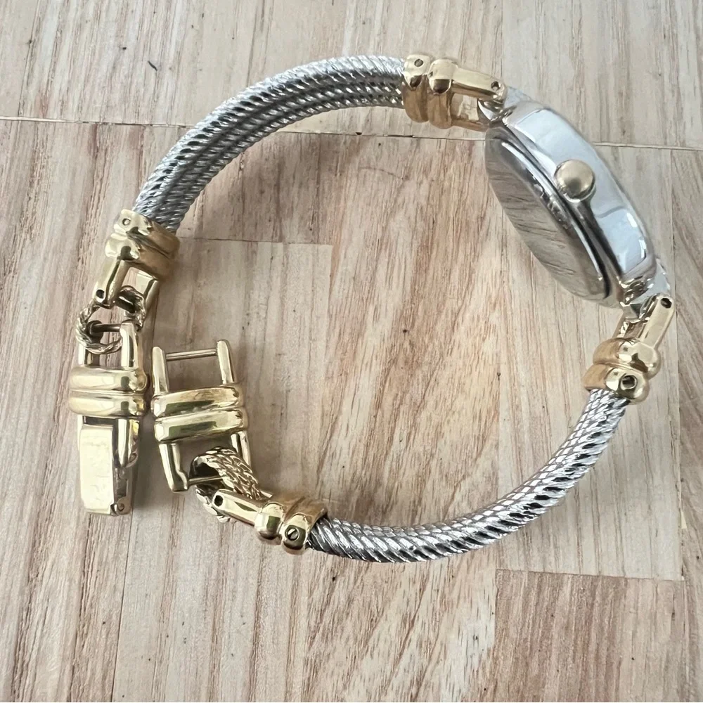 Fossil brand warner