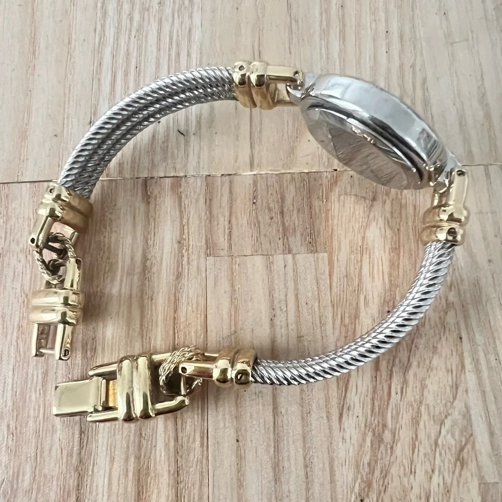Fossil brand warner