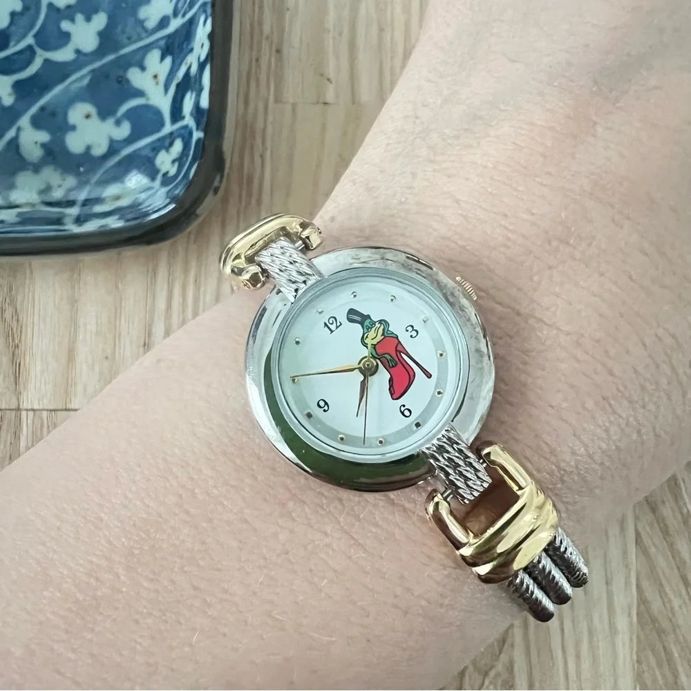 Fossil brand warner