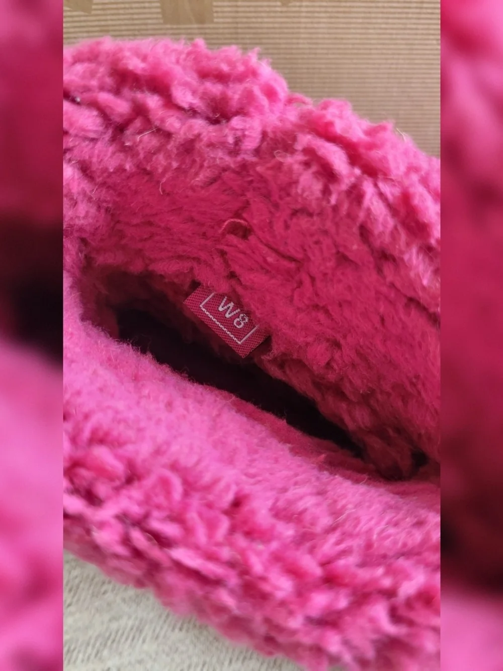 UGG vibrant pink