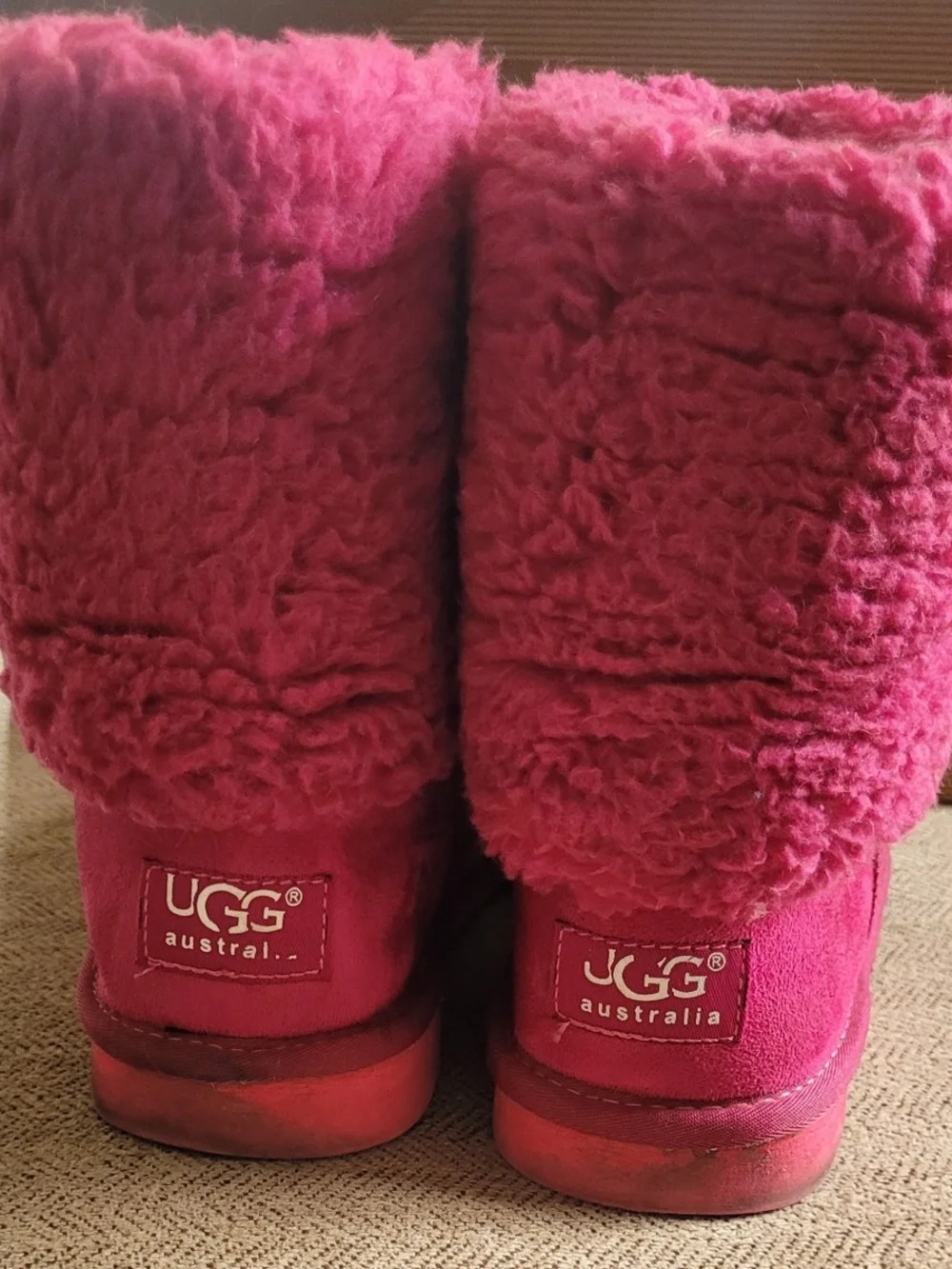 UGG vibrant pink