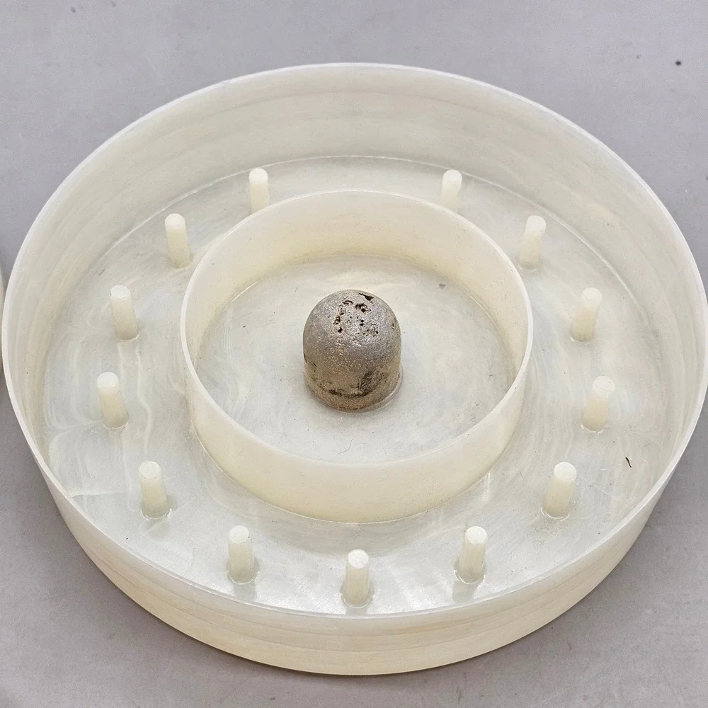 Unbranded vintage round
